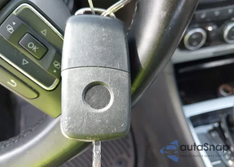 2012 Volkswagen Passat 2.5L Se z USA, uszkodzony, nr VIN 1VWBP7A3XCC056713